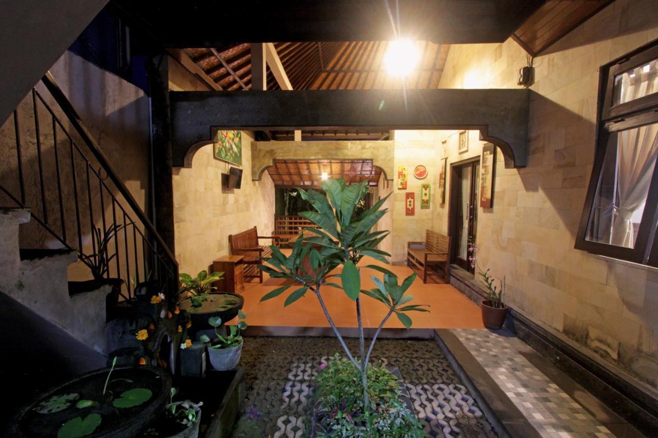 Sari House Ubud - Balinese Style Homestay Zewnętrze zdjęcie