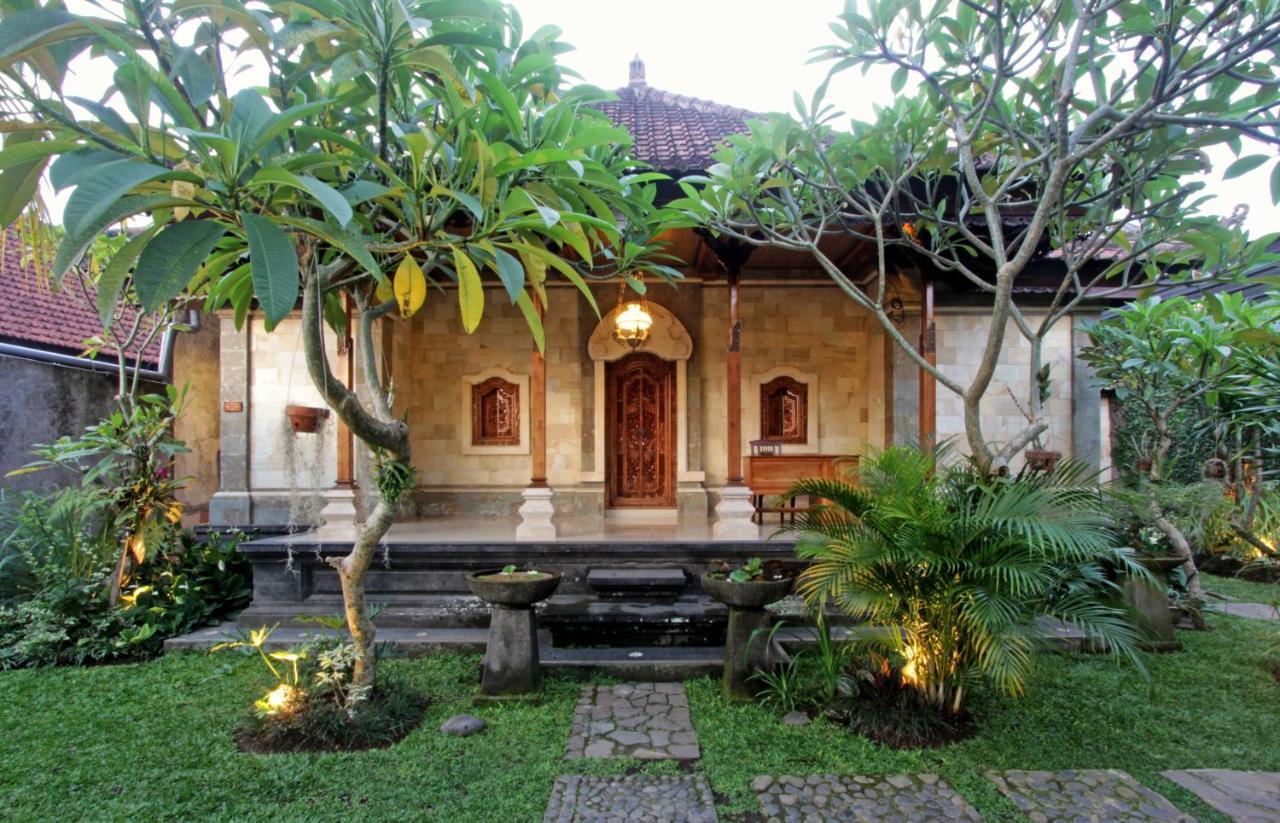 Sari House Ubud - Balinese Style Homestay Zewnętrze zdjęcie
