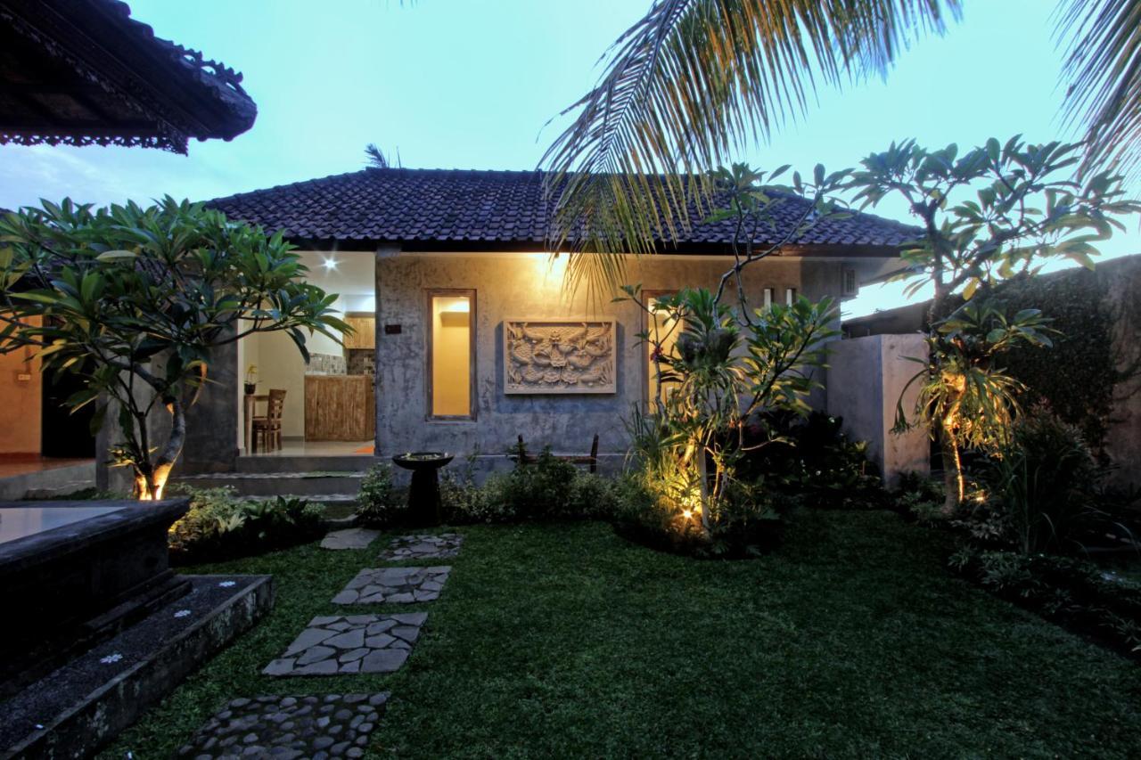 Sari House Ubud - Balinese Style Homestay Zewnętrze zdjęcie