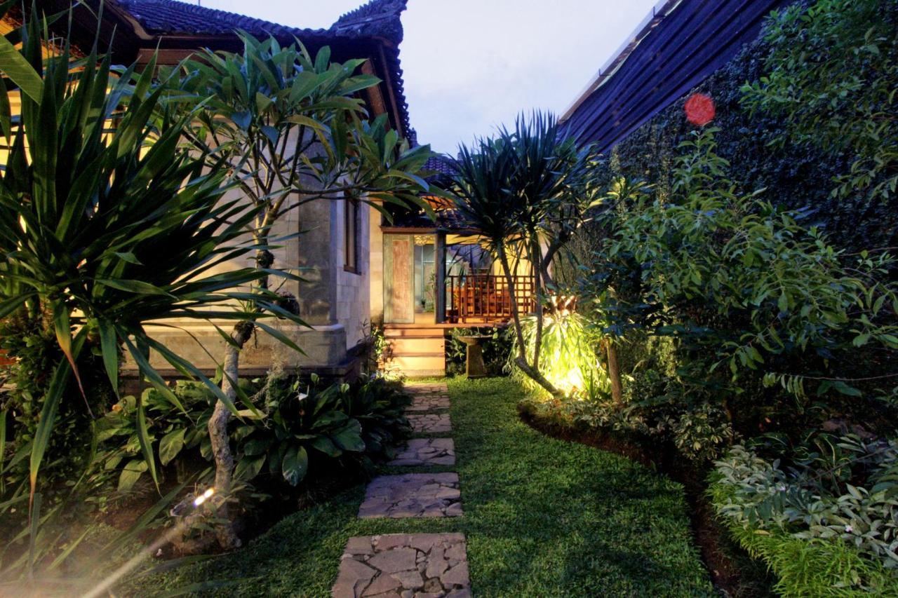 Sari House Ubud - Balinese Style Homestay Zewnętrze zdjęcie